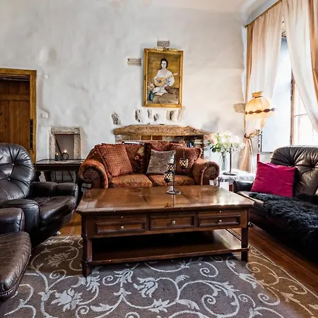 Historical Two-bedroom With Sauna, Jacuzzi And Fireplace * 탈린